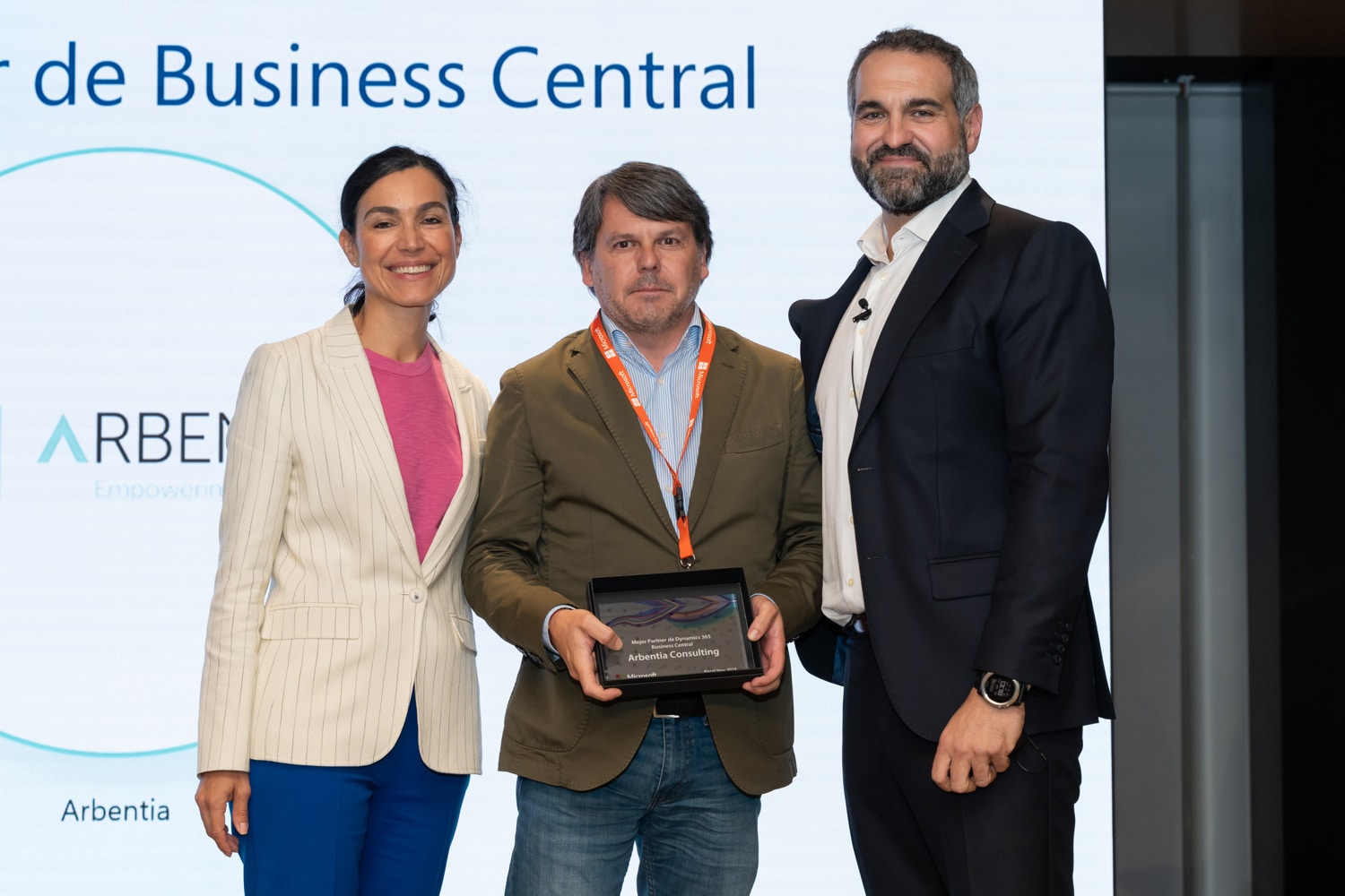 Daniel Taboada recogiendo el premio de ARBENTIA al mejor partner del año en Business Central
